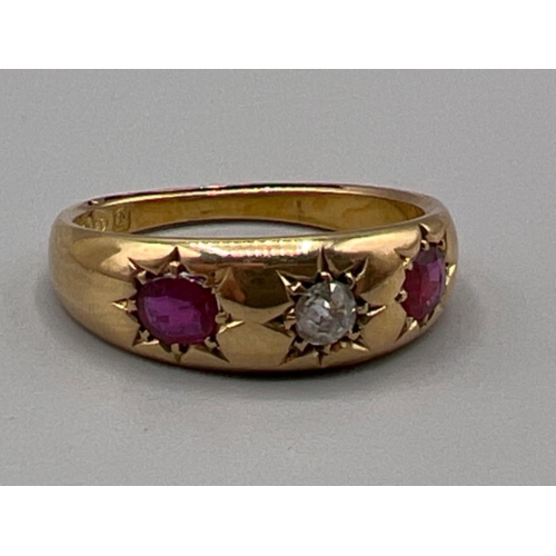 102 - Ladies 18ct gold diamond and pink 3 stone ring, size O (2.99g)