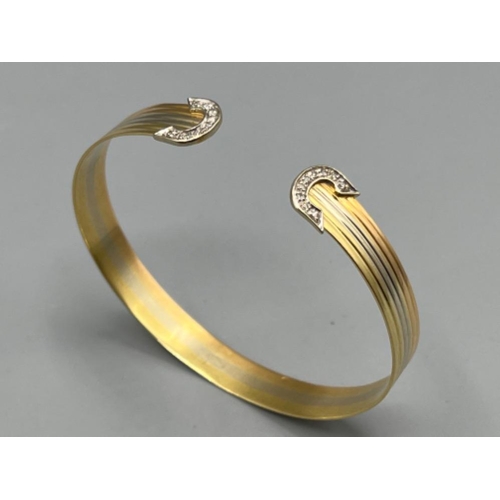 88 - Well presented 18ct 3 tone diamond bangle (12.43g)