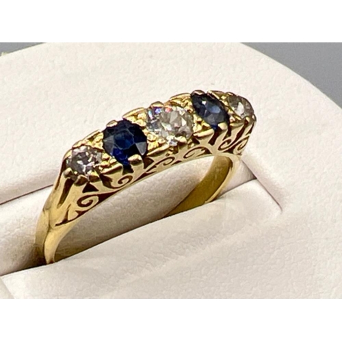 90 - Ladies stunning 18ct gold diamond and sapphire 5 stone ring, size M1/2 (4.09g)