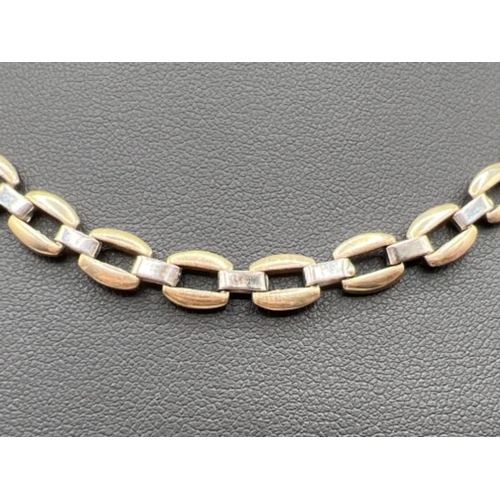 119 - Ladies 9ct gold two tone fancy chain. (22.94g) 38cms