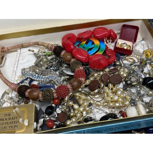 62 - Vintage chocolate box containing assorted costume jewellery