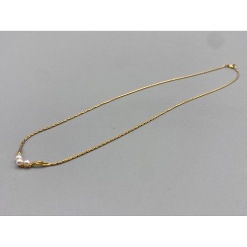 347 - 9ct gold necklet set with three cultured pearls 3.5g