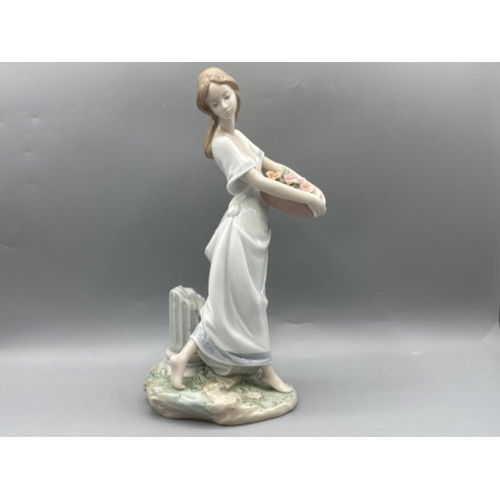 102 - Lladro “2004 Privilege Society” figure 7704 Garden Of Athens, good condition, height 25cm, with orig... 