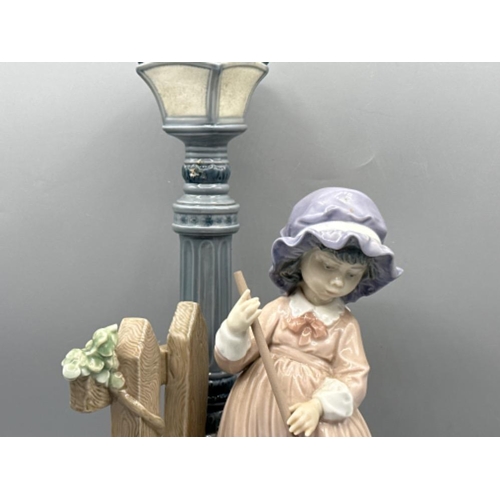 103 - Large Lladro figure 5286 Fall Cleanup, signed on base, good condition, height 33cm, with original bo... 