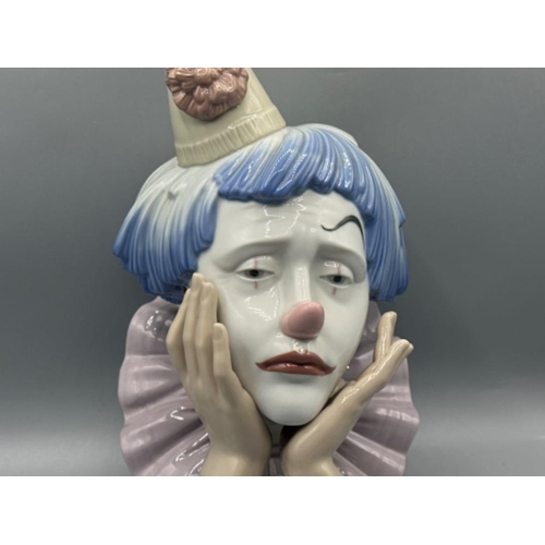 109 - Lladro figure 5129 Jester, good condition, height 31cm