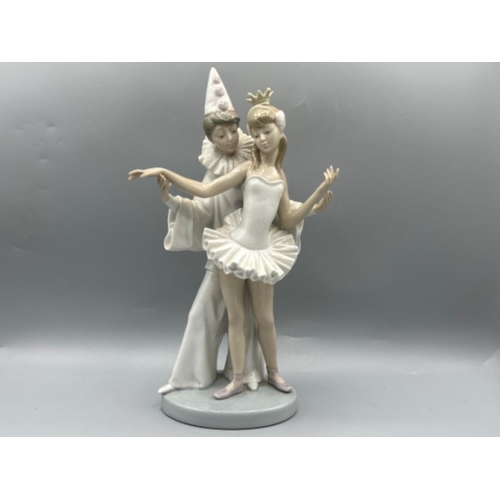 117 - Lladro figure 4882 Carnival Couple, good condition, height 26cm