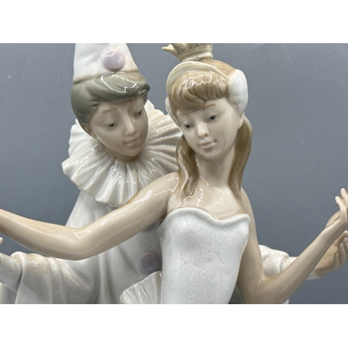 117 - Lladro figure 4882 Carnival Couple, good condition, height 26cm