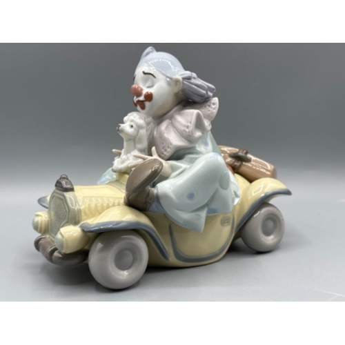 121 - Lladro “Privilege” figure 8136 Trip To The Circus, good condition, height 15cm, with original box