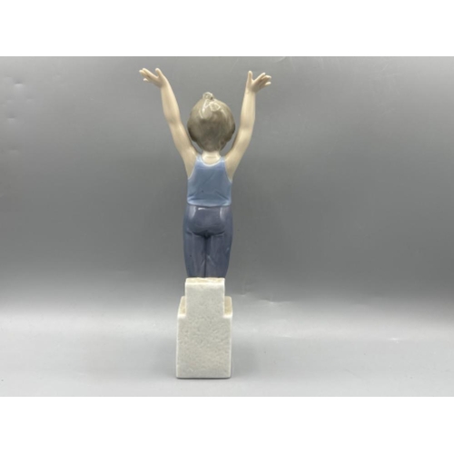 125 - Lladro figure 5871 Olympic Champion, good condition, height 23.5cm