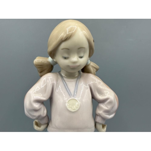 126 - Lladro figure 5872 Olympic Pride, good condition, height 21cm