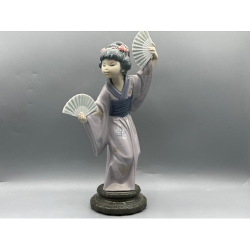 137 - Lladro figure 4991 Madam Butterfly, good condition, height 30cm