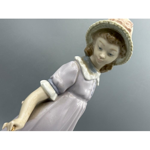 138 - Lladro figure 5044 Girl With Toy Wagon, good condition, height 28cm