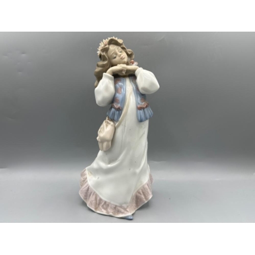 145 - Lladro figure 6401 Dreams Of Summer Past, good condition, height 25cm