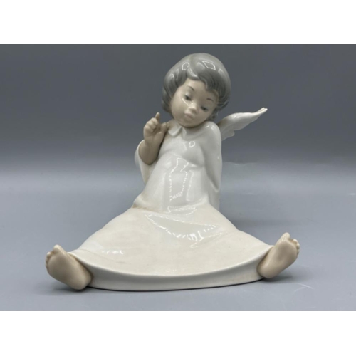 147 - Lladro figure 4962 Angel Wondering, good condition, height 15cm