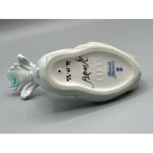 149 - Lladro ornament 5613 Sealore Pipe with stand, signed & dated on base, good condition, H10cm X W14cm