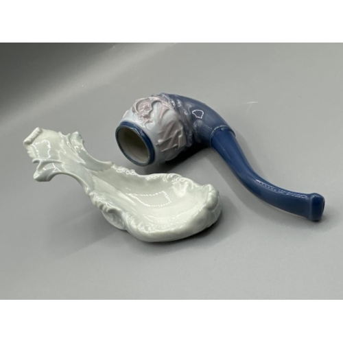 149 - Lladro ornament 5613 Sealore Pipe with stand, signed & dated on base, good condition, H10cm X W14cm