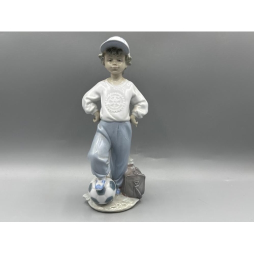 151 - Lladro figure 7605 Starting Forward, good condition, height 21.5cm