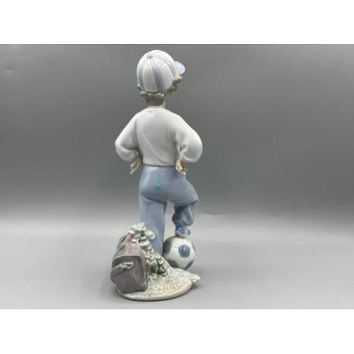 151 - Lladro figure 7605 Starting Forward, good condition, height 21.5cm