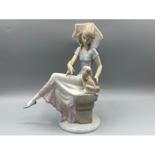 155 - Lladro “5th Anniversary Collectors Society” figure 7612 Picture Perfect