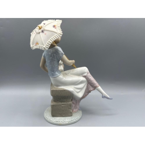 155 - Lladro “5th Anniversary Collectors Society” figure 7612 Picture Perfect