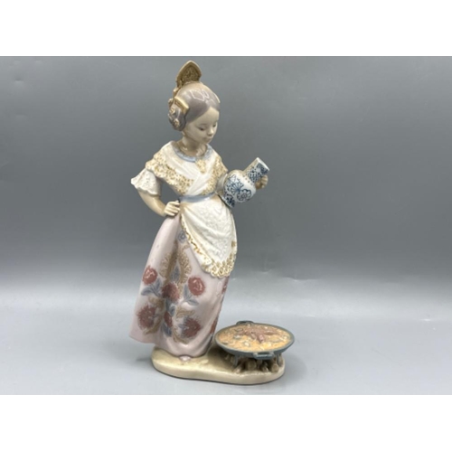 156 - Lladro figure 5254 Making Paella, good condition, height 22cm