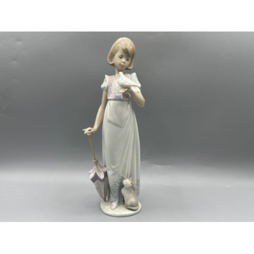 165 - Lladro “1991 Collectors Society” figure 7611 Summer Stroll, signed & dated on base, good condition, ... 