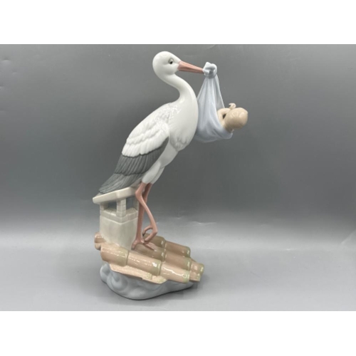 174 - Lladro figure 6228 Special Gift, good condition, height 25cm