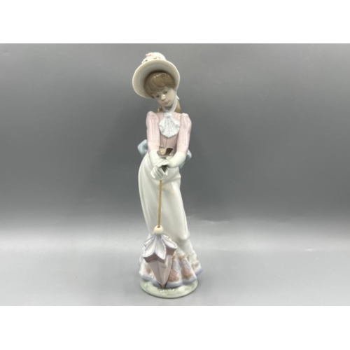 176 - Lladro figure 7618 Garden Song, signed on base, good condition, height 21.5cm