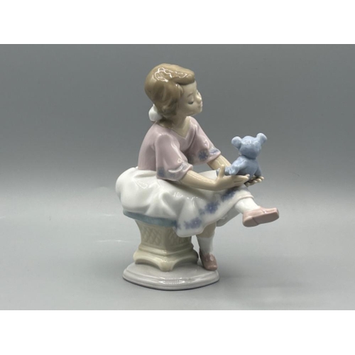 18 - Lladro 7620 ‘Best friend’ in good condition and original box