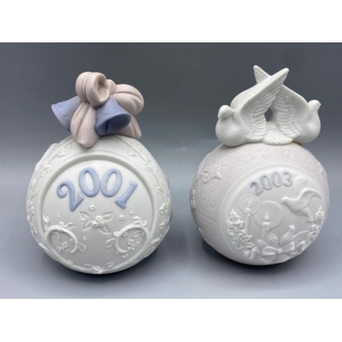 181 - Llardo Christmas Balls 2001 and 2003 in good condition