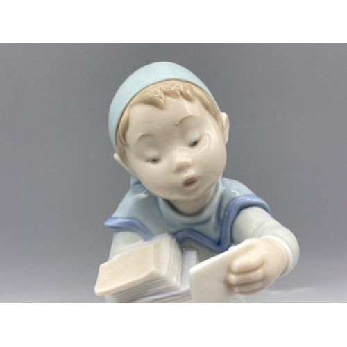 183 - Lladro figure 6898 Delivering Magic in good condition - height 15.5cm