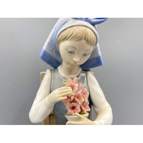 186 - Lladro figure 1418 Flower Haramony in good condition - height 21cm