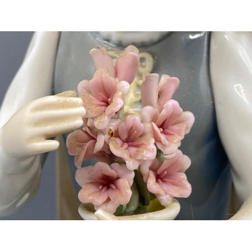 186 - Lladro figure 1418 Flower Haramony in good condition - height 21cm