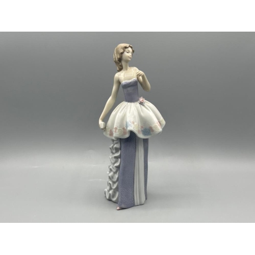 19 - Lladro 5857 ‘Grand entrance’ in good condition and original box