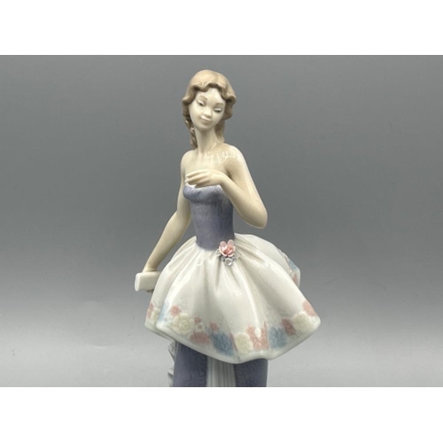 19 - Lladro 5857 ‘Grand entrance’ in good condition and original box