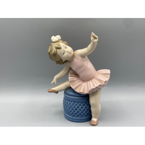 191 - Lladro figure 5101 Little Ballet Girl in good condition - height 17cm