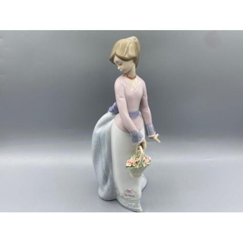 192 - Lladro figure 7622 Basket Of Love signed and dated on base in good condition - height 25cm