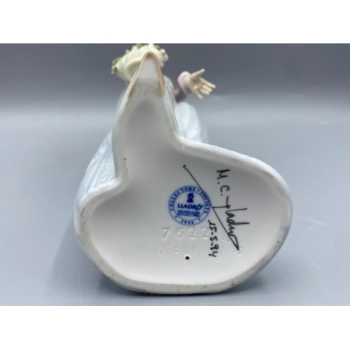 192 - Lladro figure 7622 Basket Of Love signed and dated on base in good condition - height 25cm