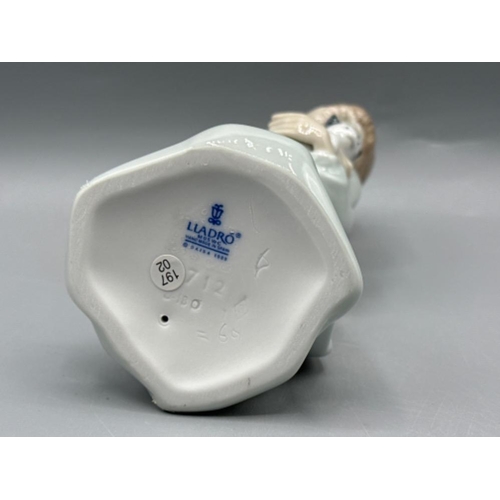 194 - Lladro 5712 ‘Sleepy kitten’ in good condition and original box