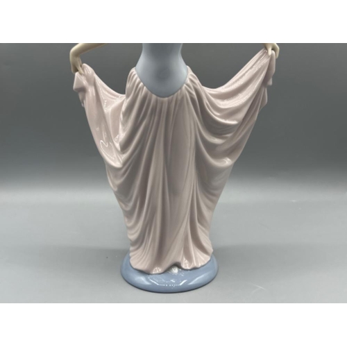 195 - Lladro 5050 ‘Dancer’ in good condition and original box