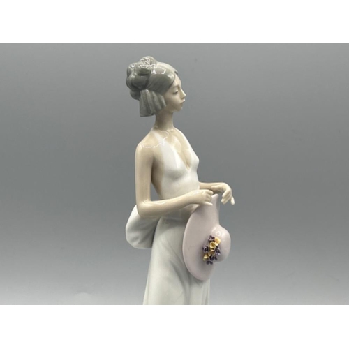 20 - Lladro 5597 ‘Summer soirée’ in good condition and original box