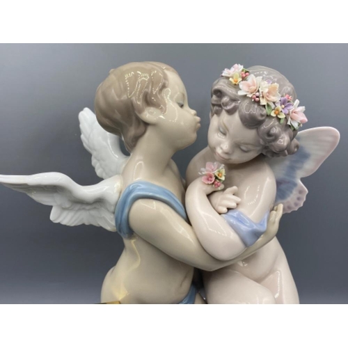 209 - Lladro 1824 Heaven and Earth in original box with certificate & wooden base, also has slight damage,... 