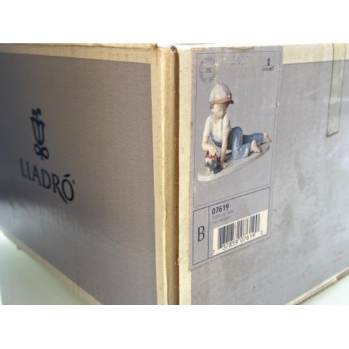 21 - Lladro 7619 ‘All aboard’ in good condition and original box