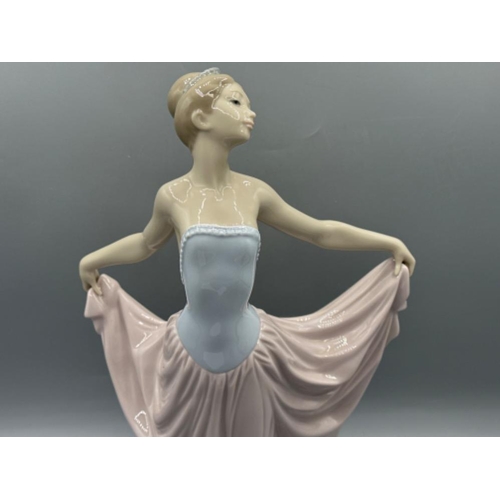 211 - Lladro 5050 ‘Dancer’ in good condition, height 31cm, with original box