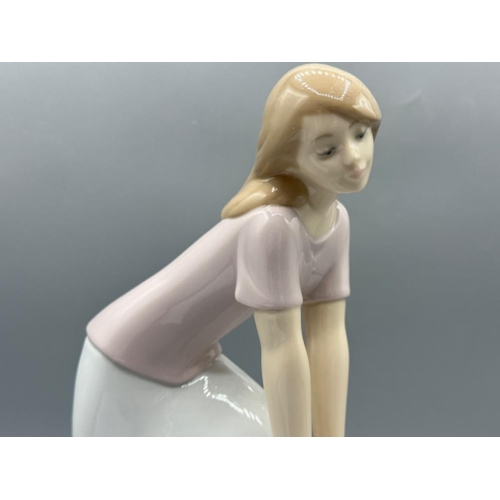 214 - Large Nao by Lladro figure 1589 A Dreamy Afternoon, good condition, H23cm X W25cm, with original box