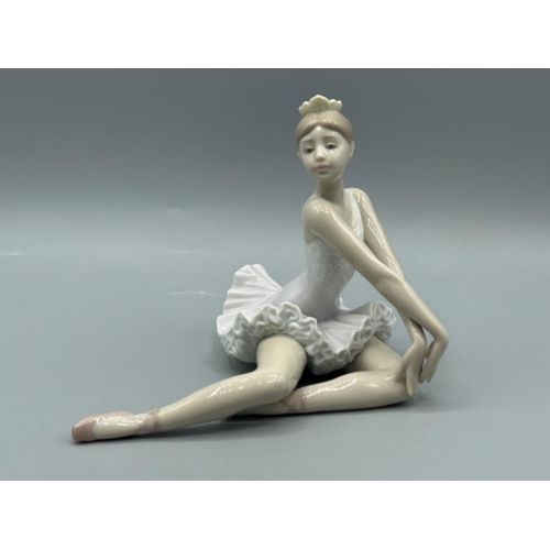 24 - Lladro 6174 ‘Graceful pose’ in good condition and original box