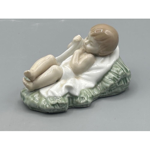 28 - Lladro 5478 ‘Baby Jesus’ in good condition and original box