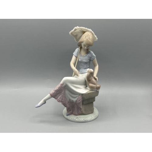 3 - Lladro 7612 ‘Picture perfect’ in good condition with original box