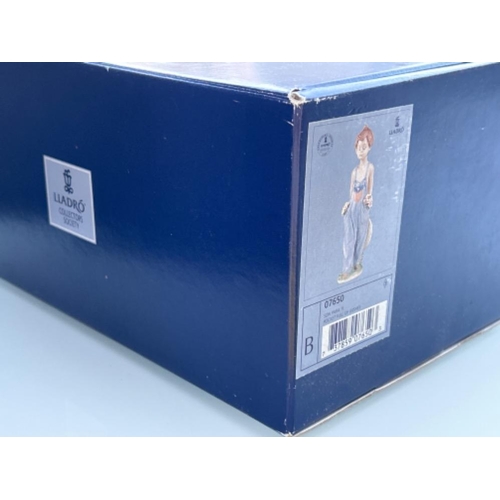 30 - Lladro 7650 ‘Pocket full of wishes’ in good condition and original box