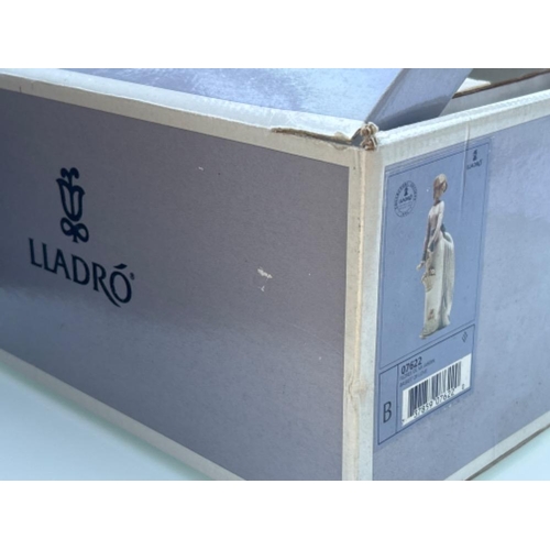 35 - Lladro 7622 ‘Basket of love’ in good condition and original box